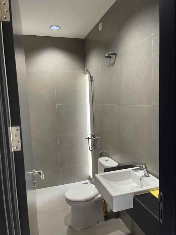 dijual rumah cluster wisteria metland