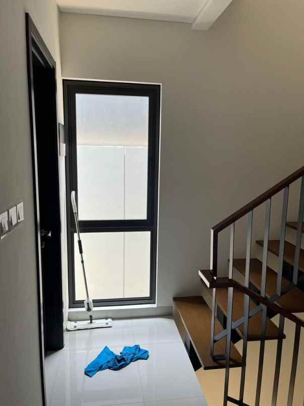 dijual rumah cluster wisteria metland