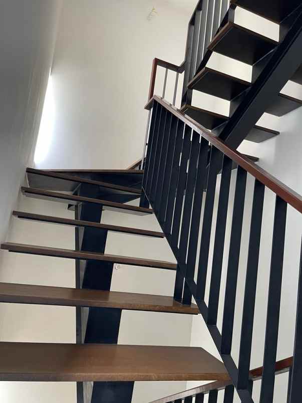 dijual rumah cluster wisteria metland