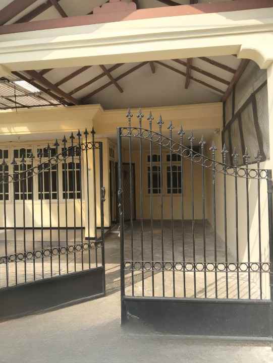 dijual rumah darmo permai utara