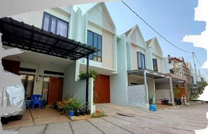 dijual rumah dekat kolam renang sirkus