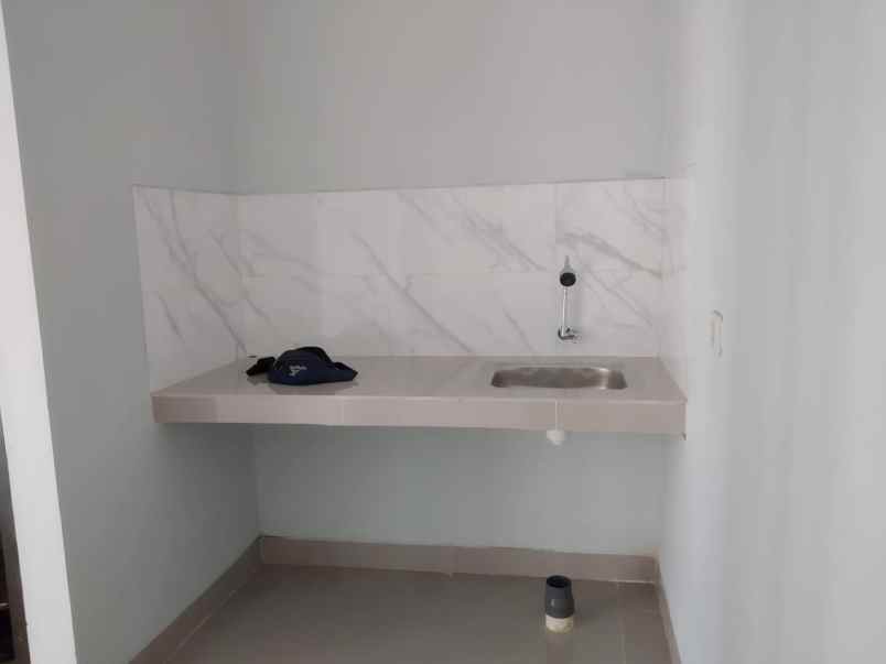 dijual rumah dekat kolam renang sirkus