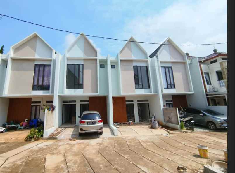 dijual rumah dekat kolam renang sirkus