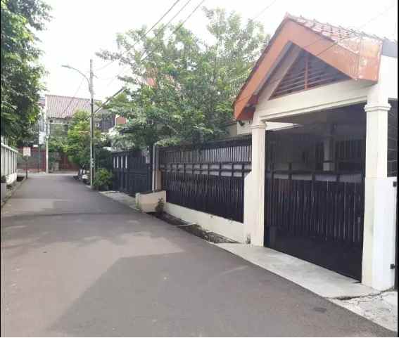 dijual rumah dekat rs persahabatan tip