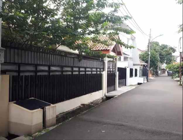 dijual rumah dekat rs persahabatan tip
