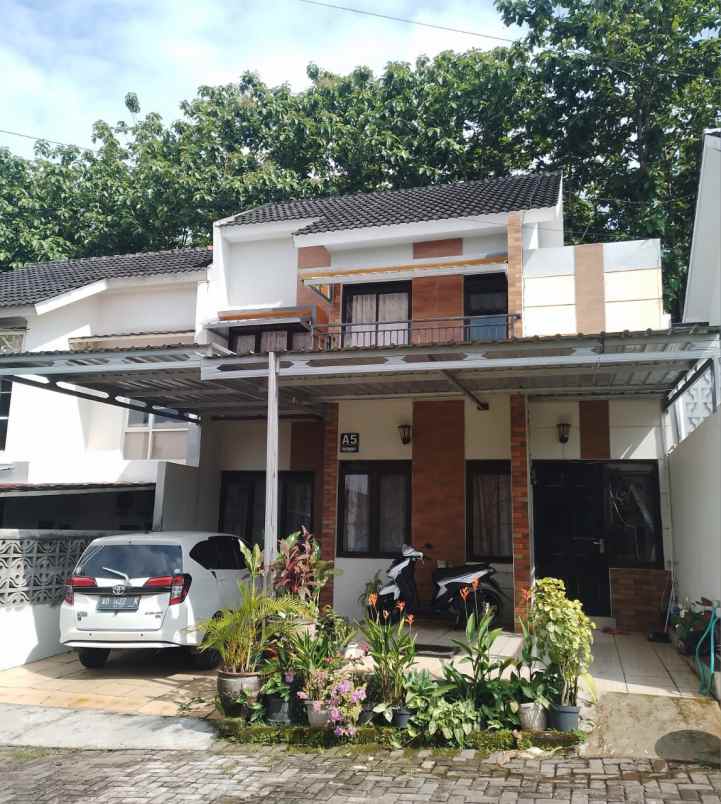 dijual rumah dekat uptown mall bsb city semarang