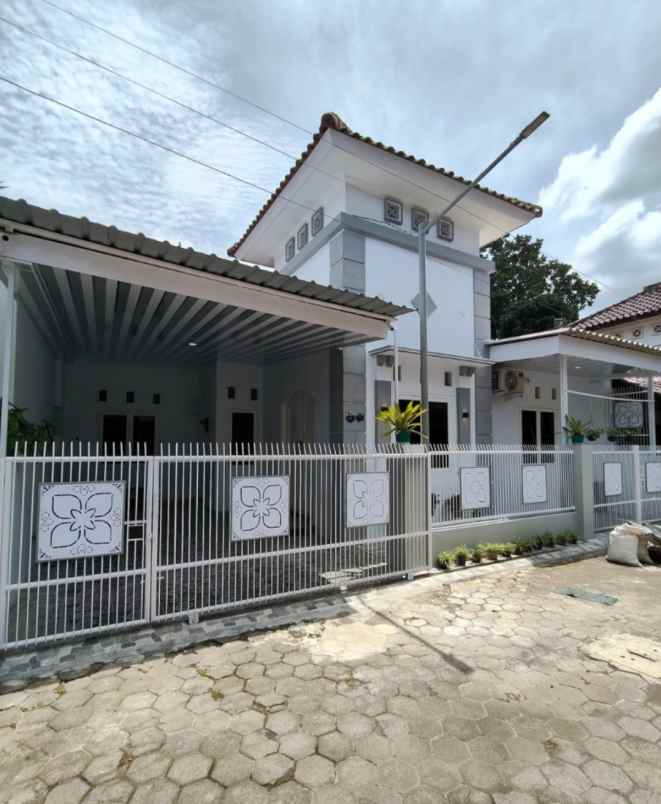 dijual rumah depok sleman