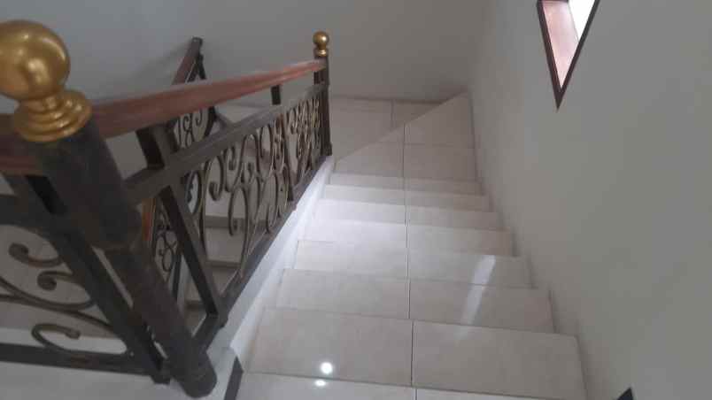 dijual rumah dharmahusada