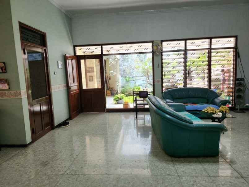 dijual rumah dharmahusada indah