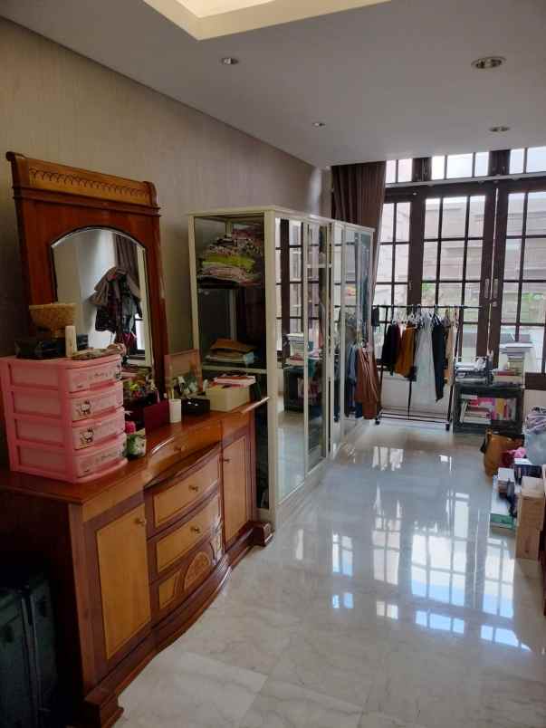 dijual rumah dharmahusada indah barat