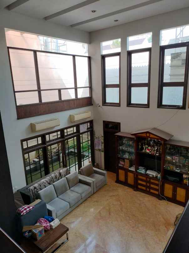 dijual rumah dharmahusada indah barat