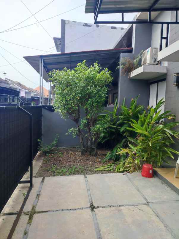 dijual rumah di baturan solo