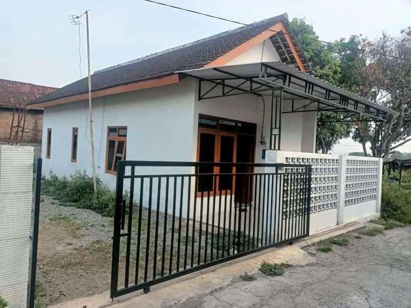 dijual rumah di fajar indah solo