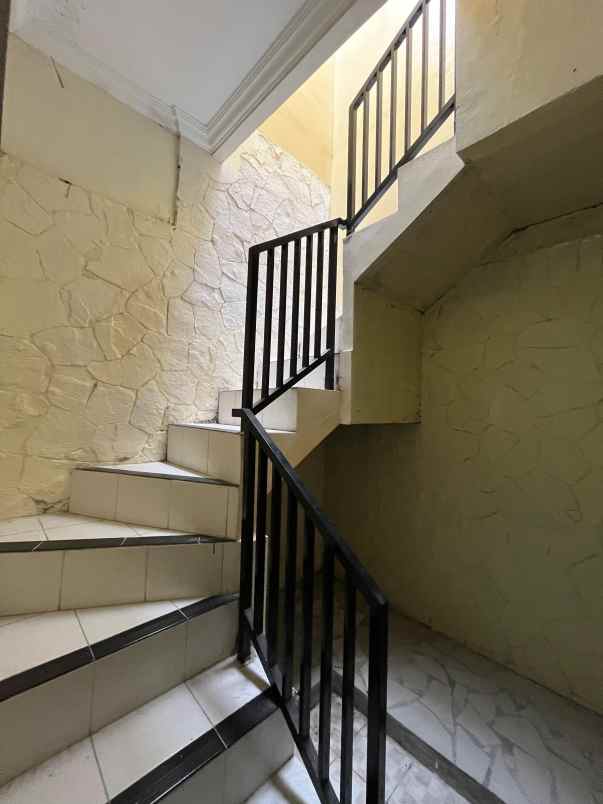 dijual rumah di fajar indah solo