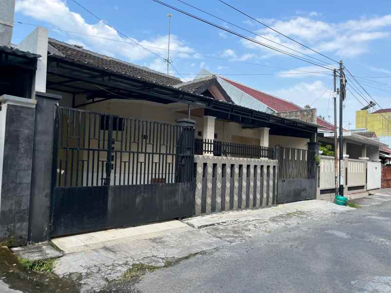 dijual rumah di fajar indah solo