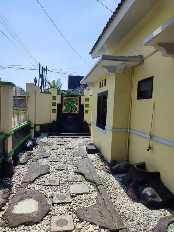 dijual rumah di fajar indah solo