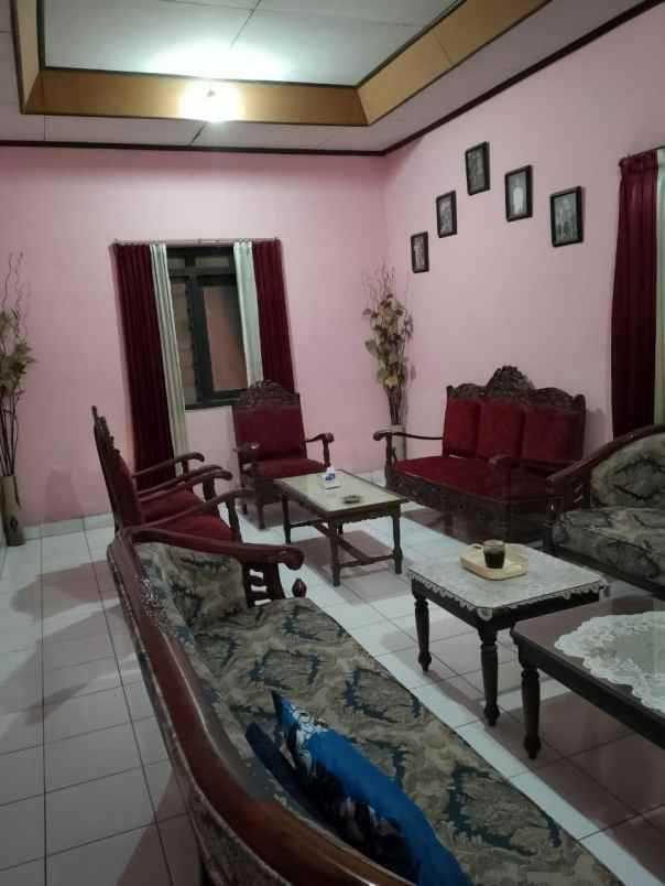dijual rumah di gentan sukoharjo