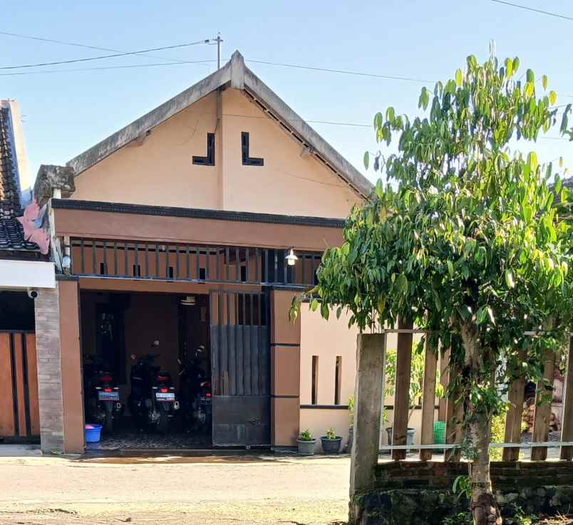 dijual rumah di gentan sukoharjo