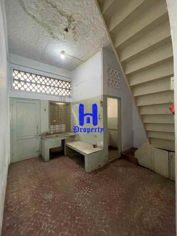 dijual rumah di jalan harimau madong lubis medan