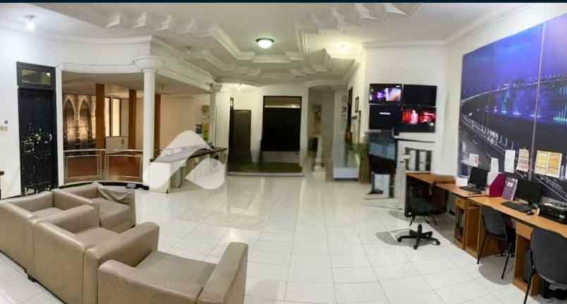 dijual rumah di jalan rengas lapangan bola