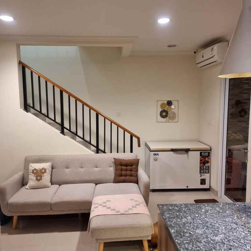 dijual rumah di summarecon serpong cluster rossini