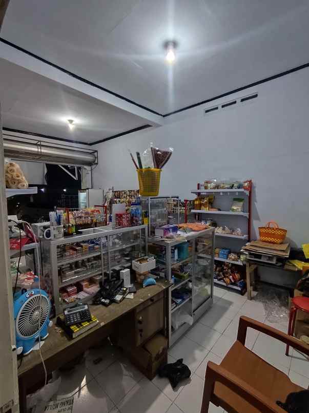 dijual rumah di tengah kota jember