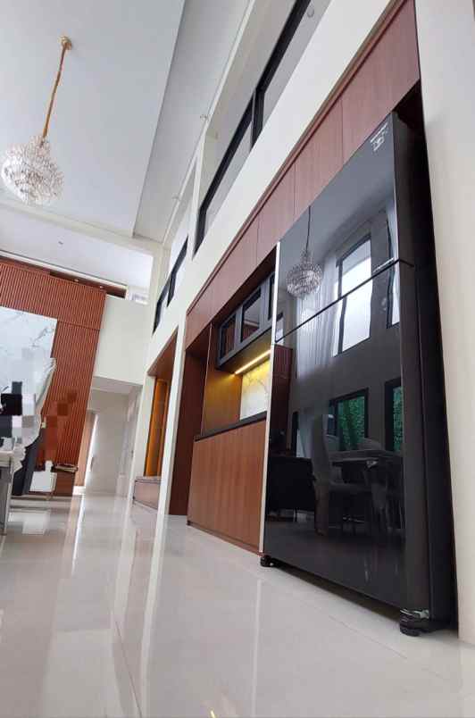 dijual rumah di tengah kota solo