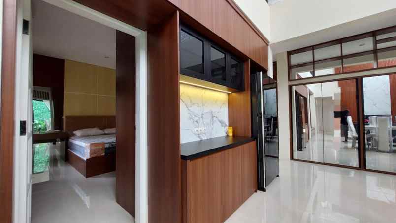 dijual rumah di tengah kota solo