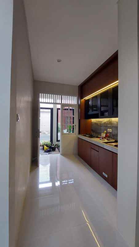 dijual rumah di tengah kota solo