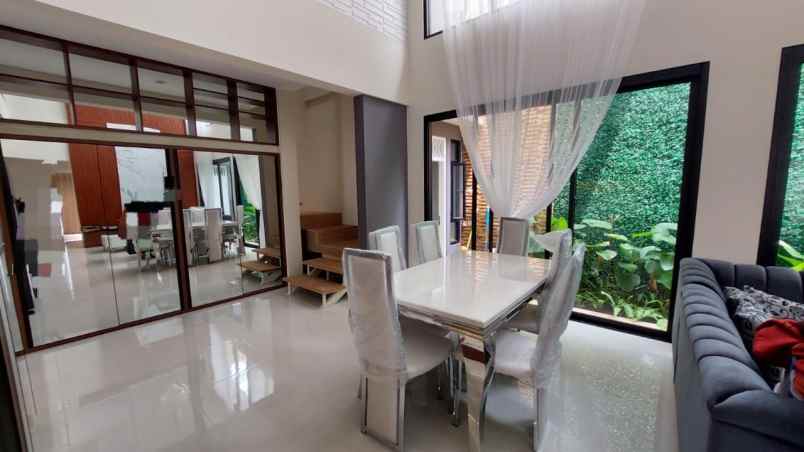 dijual rumah di tengah kota solo