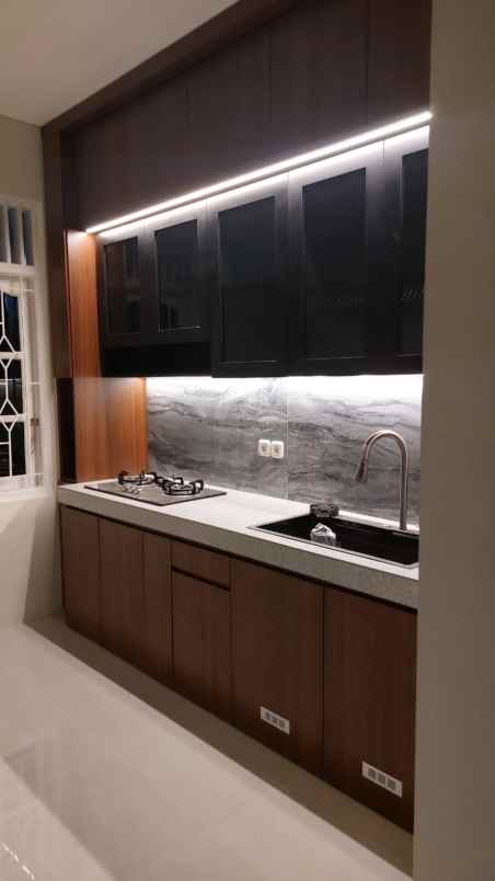 dijual rumah di tengah kota solo