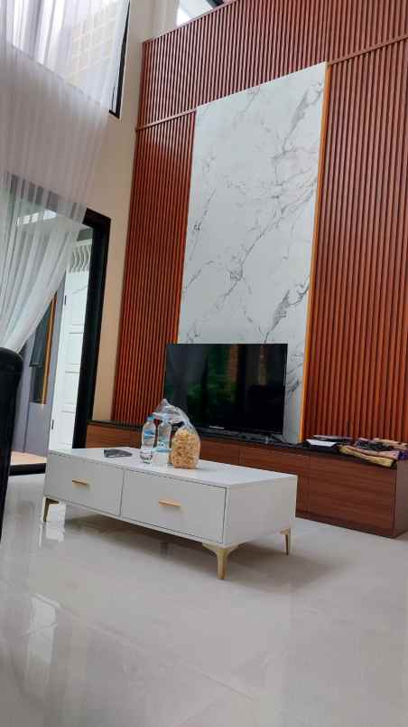 dijual rumah di tengah kota solo