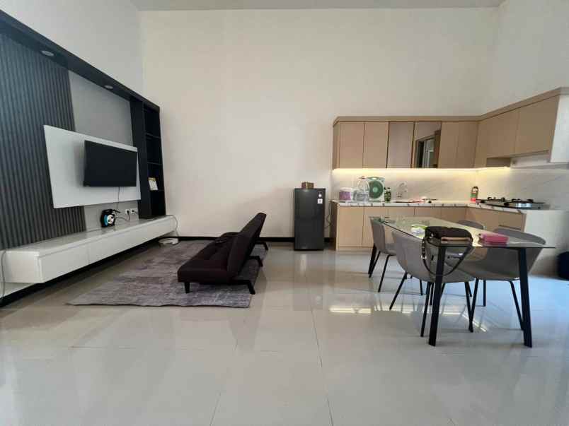 dijual rumah diamond park