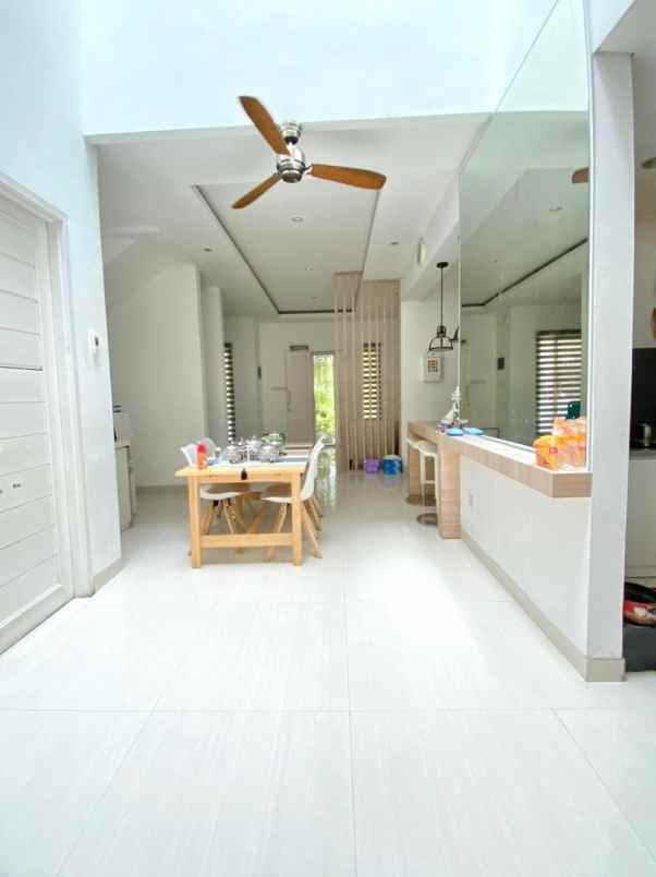 dijual rumah emerald bintaro