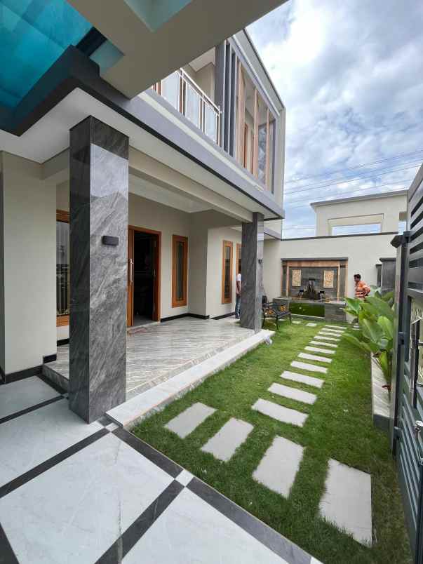 dijual rumah exclusive di solo baru solo