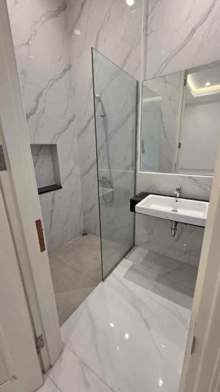 dijual rumah galaxy bumi permai araya 2
