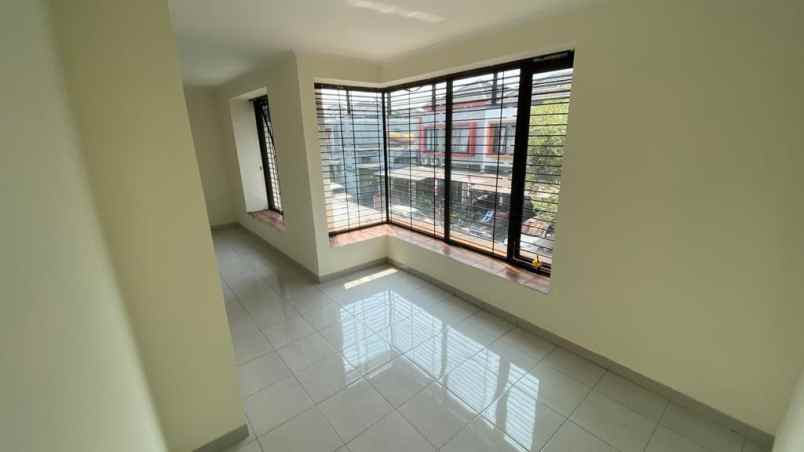 dijual rumah gallery kawaluyaan