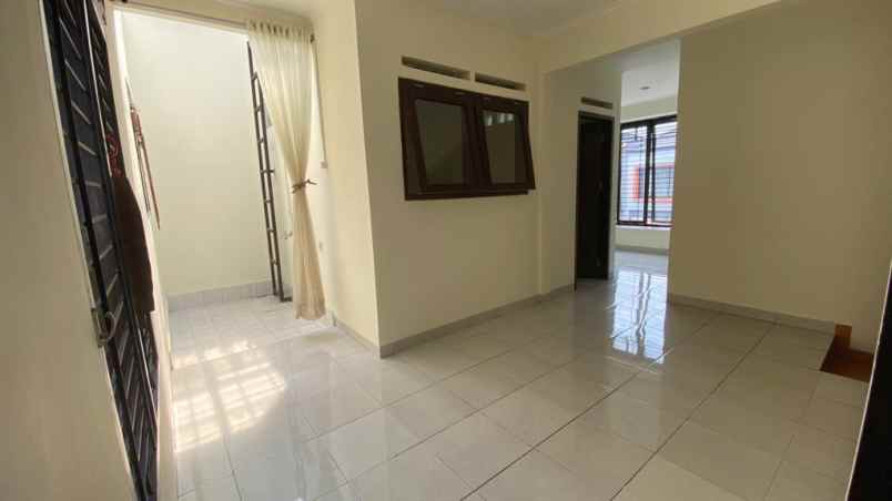 dijual rumah gallery kawaluyaan