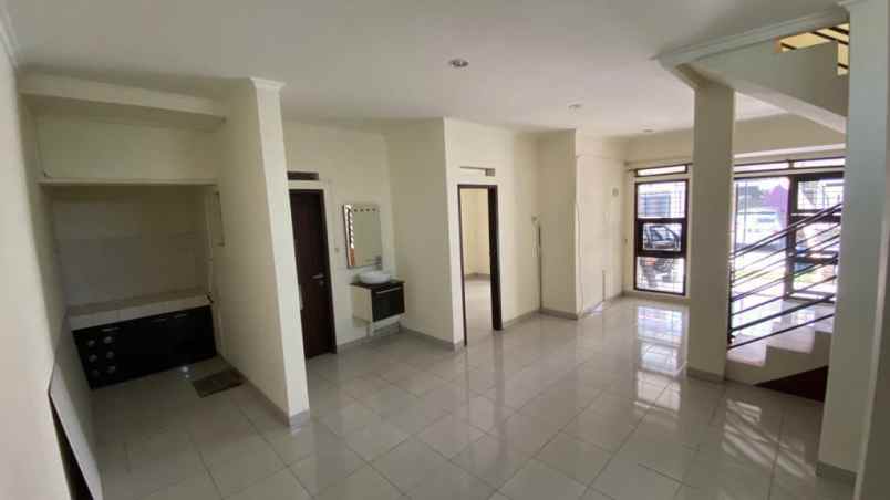 dijual rumah gallery kawaluyaan