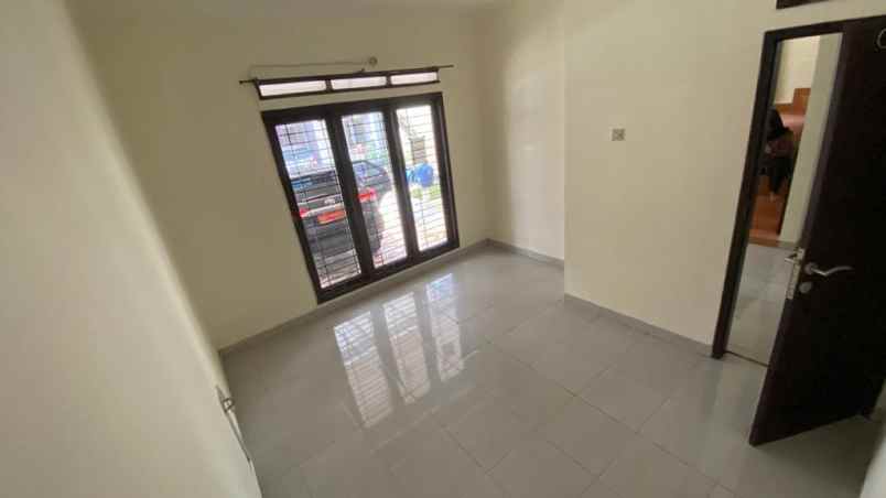 dijual rumah gallery kawaluyaan