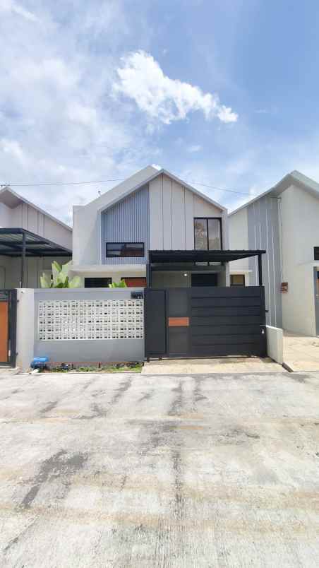 dijual rumah gg sitanjung sitanjung