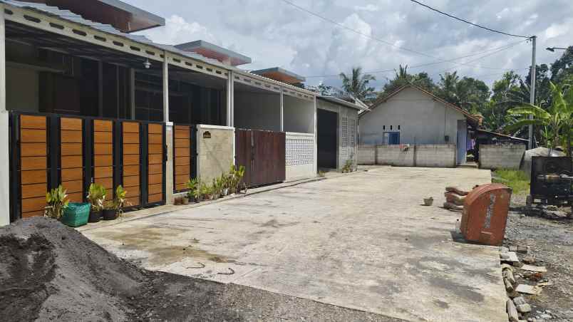 dijual rumah gg sitanjung sitanjung
