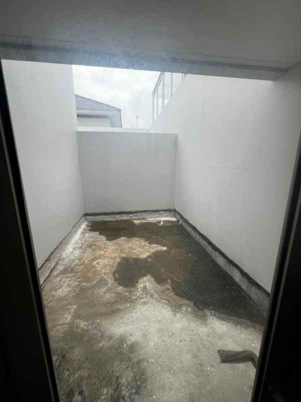 dijual rumah golf island cluster