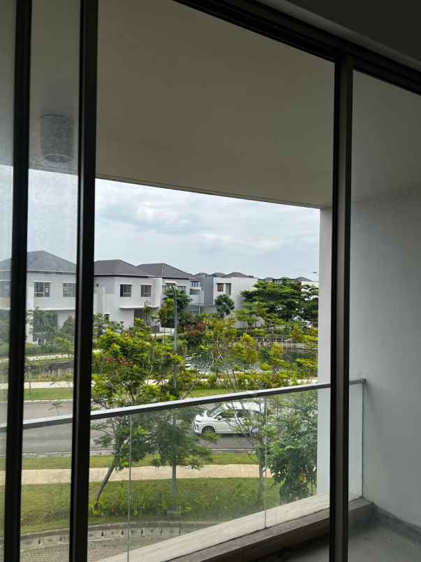 dijual rumah golf island cluster