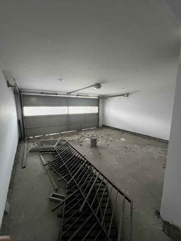 dijual rumah golf island cluster