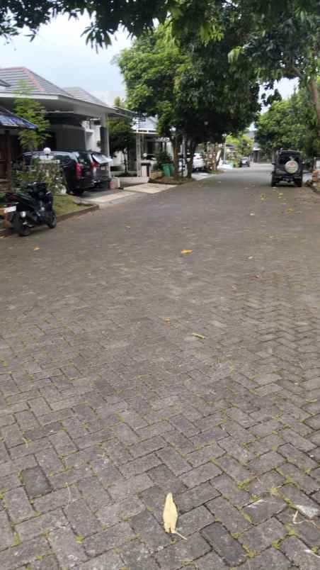 dijual rumah graha estetika