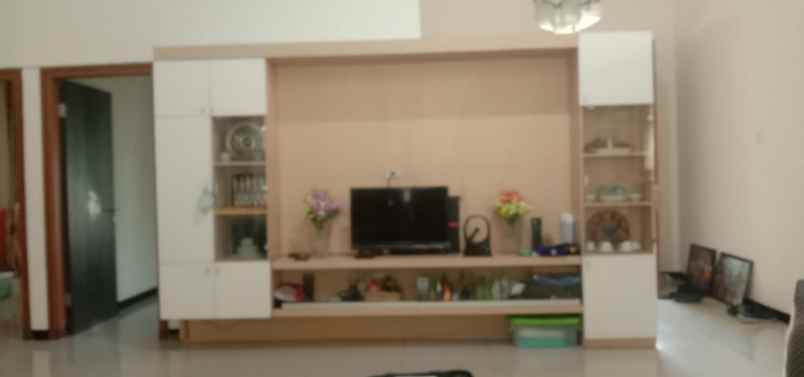dijual rumah graha estetika