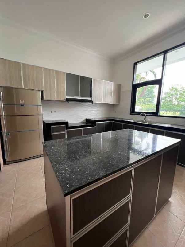 dijual rumah graha famili blok d