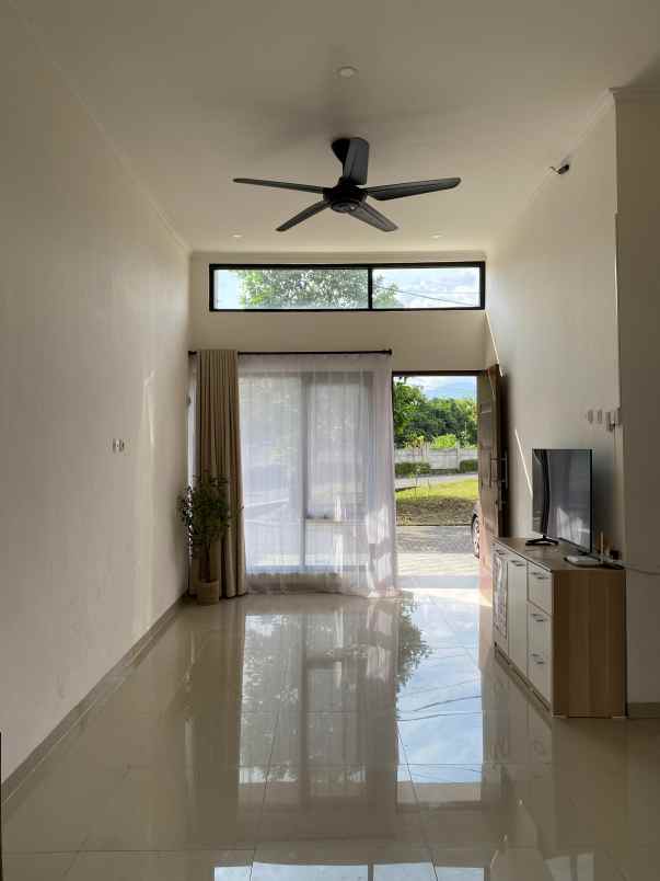 dijual rumah grand pinus regency