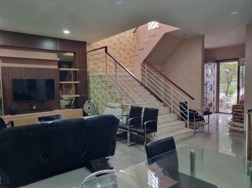 dijual rumah greenville taman babatan